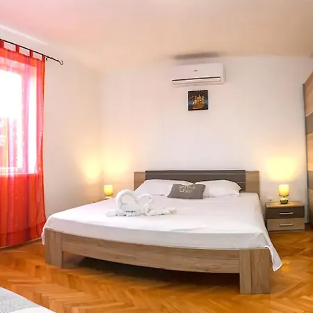Soba Goli 4 * Komiža